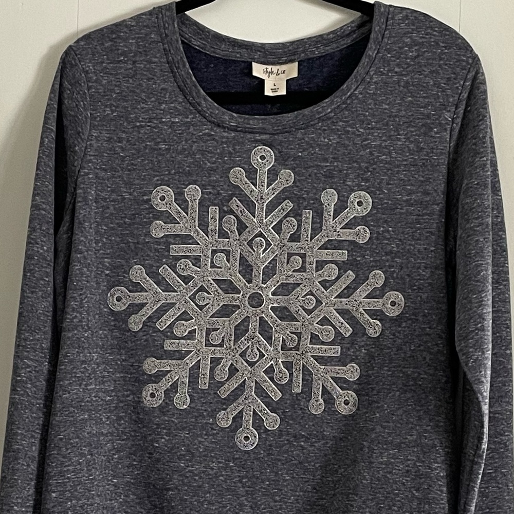 EUC Large Style & Co Beaded Snowflake Sweatshirt
